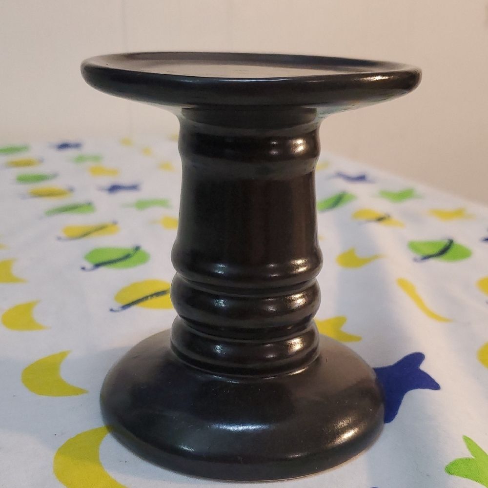 Elegant Black Candle Holder Round Top Round Bottom